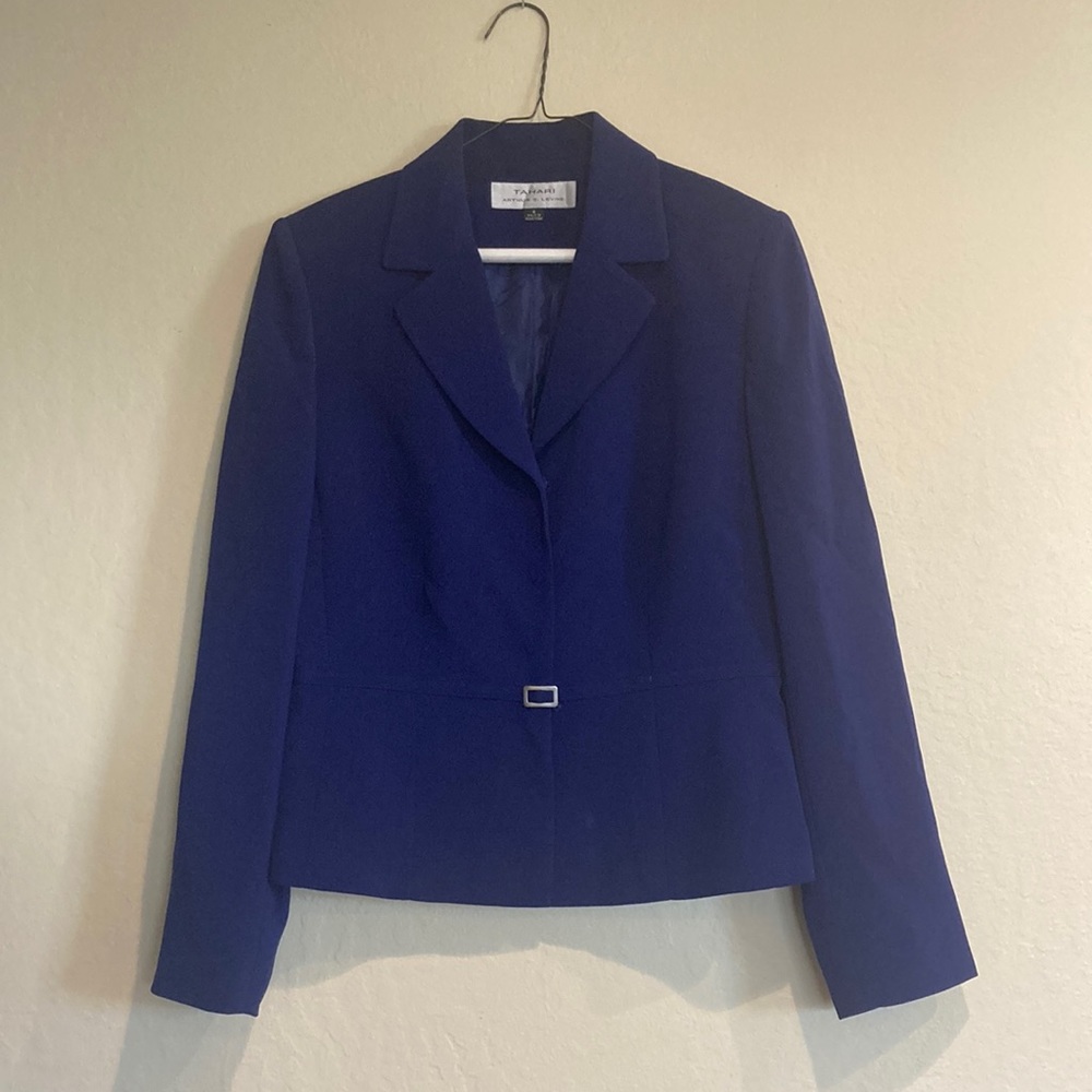 Tahari Plum Purple Crisp Suit Separate Blazer Silver Buckle Size 6